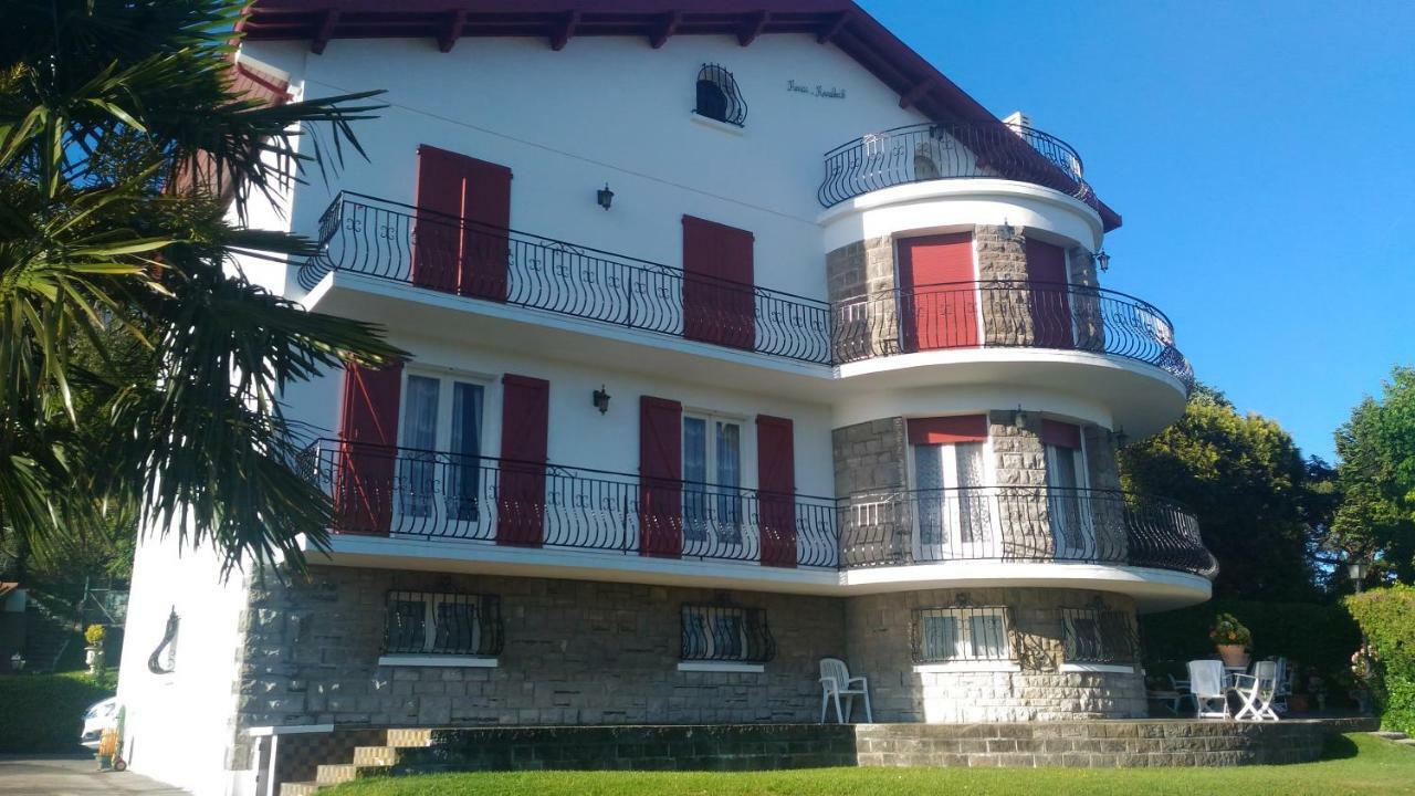 Ahizpak Apartment Сибур Екстериор снимка